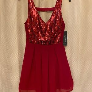 Short cocktail red dress with sequins